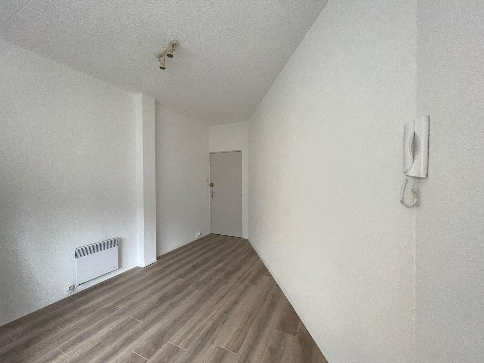 Locaux professionnels en Location à Perpignan / 2 pièces 33m2